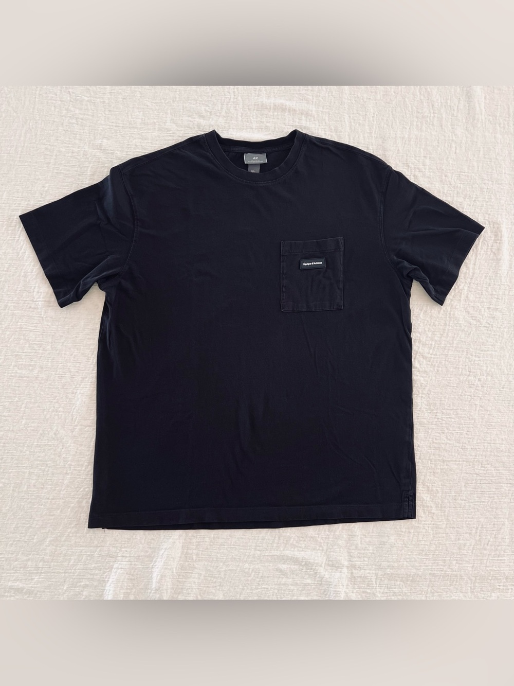 H&M “Équipe d’Artistes” Black Short-Sleeve Relaxed Fit Pocket Tee Size Large